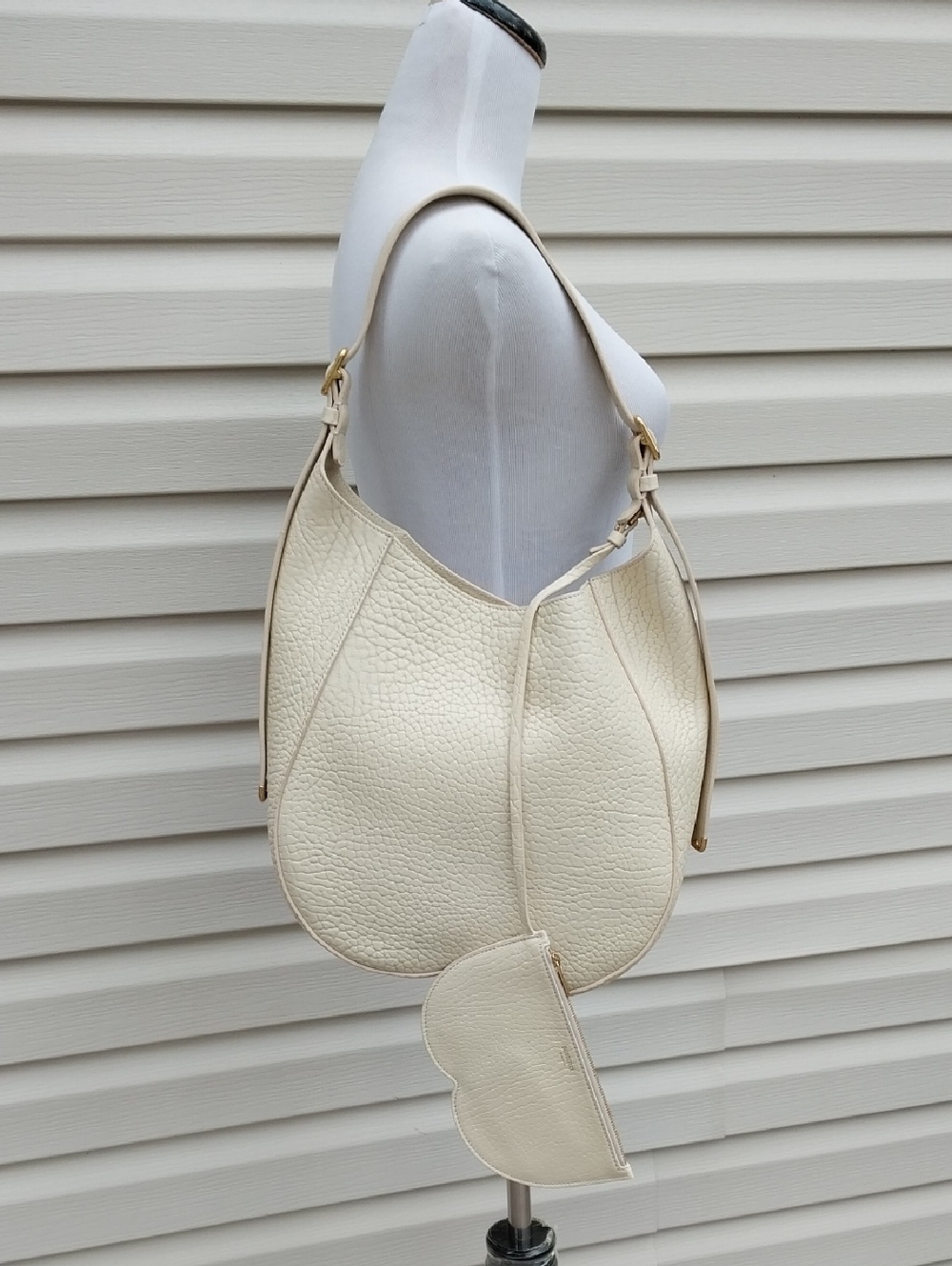 Burberry Cream Pebbled Leather Hobo Bag With Zip Pouch - Picture 6 of 14